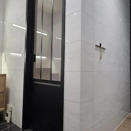 Aux Portes Du Sanctuaire, 4-min A Pied Du Sanctuaire Et Gare Apartment *