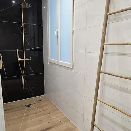 Apartment Aux Portes Du Sanctuaire, 4-min A Pied Du Sanctuaire Et Gare
